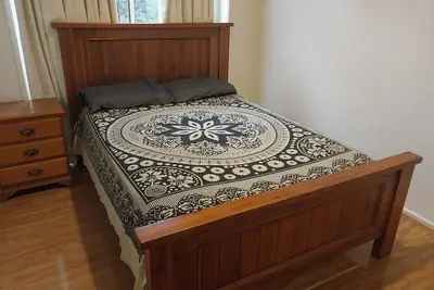 Image de Prime location and a set of two rooms available in sharing 3 bedroom big house.