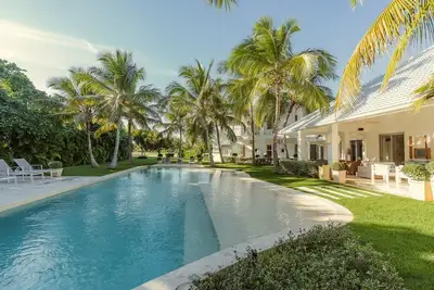 Image de Tortuga H4 - 8 Bdr villa walking distance from private beach with service staff