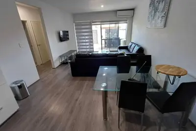 Image de Nice Two Bedroom Apartment with courtyard/balcony in secure complex