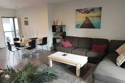 Image de Nice 2 bedrooms and 1 bathroom apartment in the south east of the Perth City.