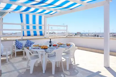 Image de Emerald Residence pour 12 personnes avec vue sur la mer