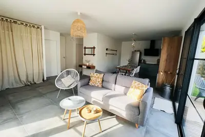 Image de Jolie maison neuve, toute équipée: Spa et vélos inclus. À 5 minutes des plages!