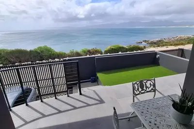 Image de Unwind in oceanfront elegance