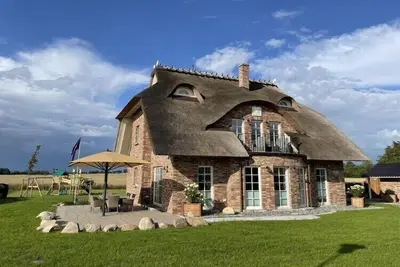 Image de «L'amour de la campagne sous le toit de chaume