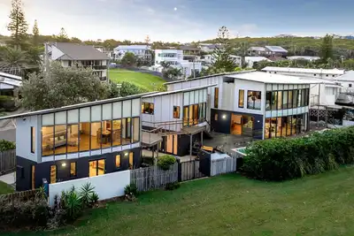 Image de Shelly Oceanfront—Luxe Estate with Private Studio