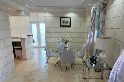 Image de 2-bedroom apartment in charming Saint Peter with Ac