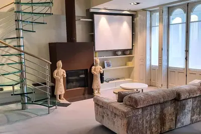 Image de Luxury duplex in the Town Hall Square.