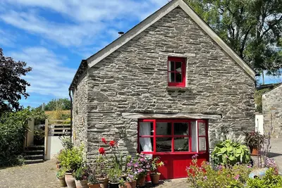Image de Charming Cottage in Pembrokeshire Coast National Park 8 minutes from the beach