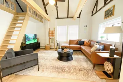 Image de New Quaint 2 bedroom near Newfound lake, hiking, skiing, hot tub & star gazing!