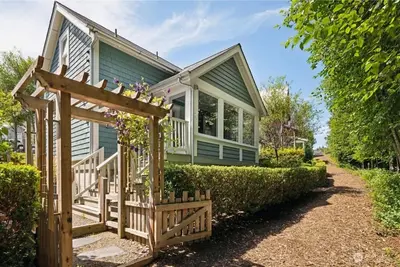 Image de *New* Wayfinder: a pet-free, modern-eclectic home!