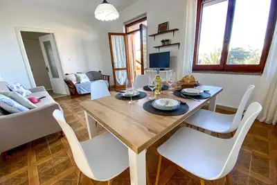 Holiday Home with Patio 20 Steps to the Beach for Families and Groups