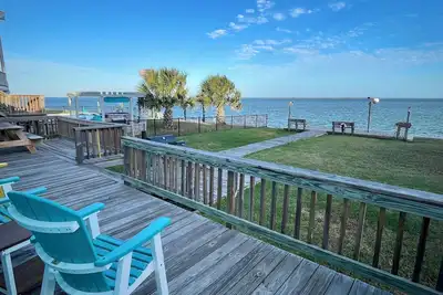 Image de Kitty by the Sea! Waterfront + Great Fishing! Charming 2br/2ba pet friendly home