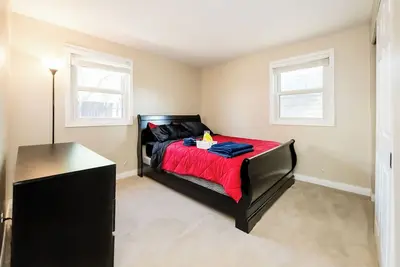 Image de 2-bedroom available in a shared home with WiFi, Ac, and a Inground pool to use.