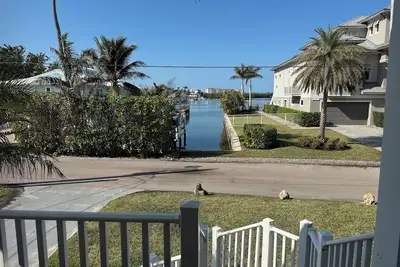 Image de On the Bay Charming 3br house in lovely Bonita Springs with a water front view