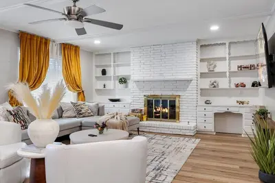 Image de Charming 2-bedroom bungalow in Dallas 2mins to Northpark mall with WiFi and Ac