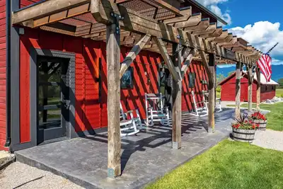 Image de Exclusive Guest Ranch with 13 bedrooms, Train Caboose and Hot Tub Lookout!