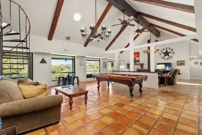 Image de Serenity Point/Lakefront/Pool/Fire Pit/Pool Table