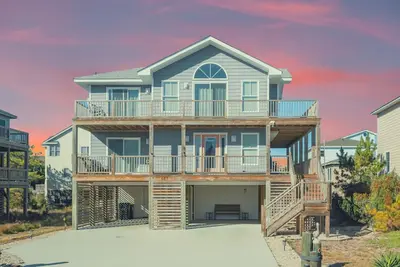 Image de 🌟New Listing🌟50 Yds to Wide Beaches, Elevator, 4 Br, 3 Living Areas, '20 Build