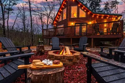 Image de Firefly Ridge! Cozy, Fishing Pond, Hot Tub, Fire Pit!