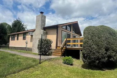 Image de Pontiac- Dog Lovers Chalet with Fenced Yard and Fenced Deck