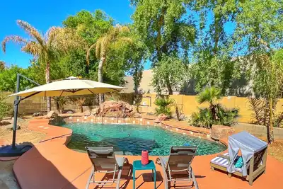 Image de Heated Pool + Fun Outdoor Oasis! Cozy Family Friendly house in Gilbert near Mesa
