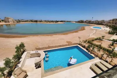 Image de Heated Swimming Pool\/Lake view\/ Luxury 5 Br villa