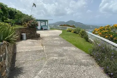Image de 3-bedroom house in lovely St Thomas with WiFi, Ac, grill area, beach toys, games