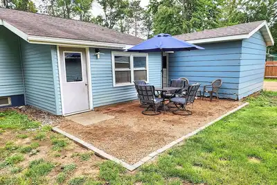 Image de Charming 3-bedroom, 1-bathroom home nestled in the desirable Nokomis area.
