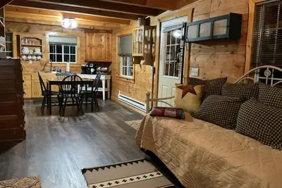 Image de Cozy cabin in wonderful Hillsboro with WiFi, Ac
