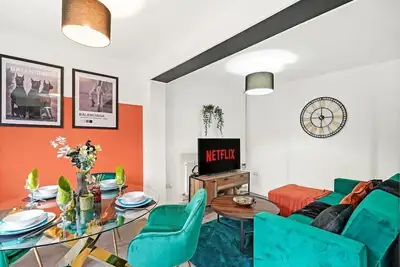 Image de 4 Br House, Next to Derby Royal, Free Parking