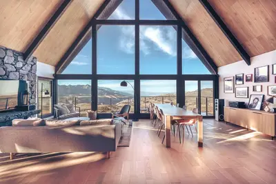 Image de Breathtaking Designer A-Frame In The High Desert