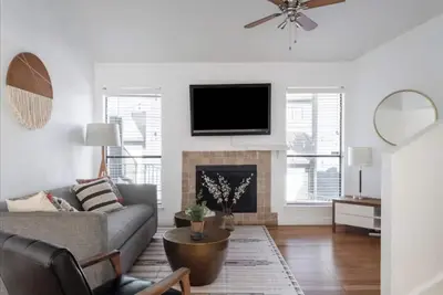 Image de Cozy 2br in the Heart of Atx with Parking & Pets Ok!
