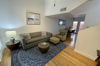 Image de Spacious 2br/1. 5Bath Hideaway in Dt Atx Pets Ok + Parking!