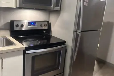 Image de Entire condo one bedroom and den in the heart of waterloo