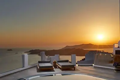 Image de Idyllic Santorini Villa | Villa Eterna | 2 Bedrooms | Prime Location | Modern Furnishing | Private Pool | Fira