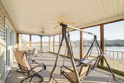 Image de Walk to Ohio River: Golconda Home w/ Water Views!