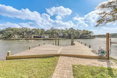 Image de Waterfront Retreat w/ Outdoor Oasis in Pensacola