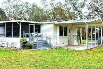 Image de House with 3-bedroom 2 Bath on one acre of land in wonderful Wesley Chapel