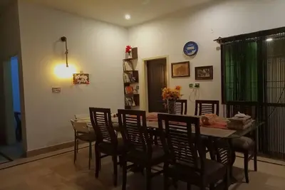 Image de Entire 2-bedroom house with WiFi and Parking