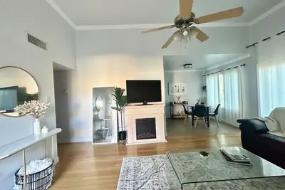 Image de Old Town 2 bed/2 bath Condo in pet friendly complex w/large pools, spa, and gym