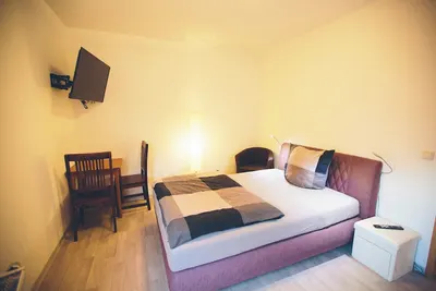 Image de Room with queen size bed and bathroom, tv, Netflix, wifi