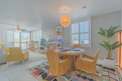 Image de Charming Oceanfront 2 bed condo with WiFi in the fabulous Palm Beach Shores, Fl.