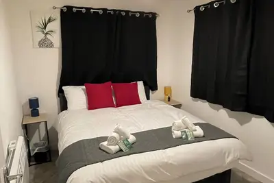 Image de 2-bedroom bungalow offers a perfect blend of comfort and convenience.