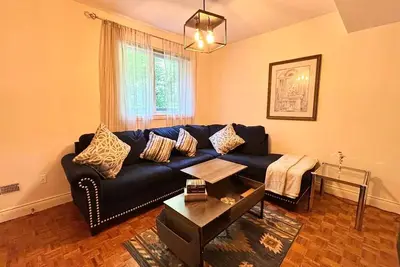 Image de Cozy One Bedroom Basement Apt with Free Parking