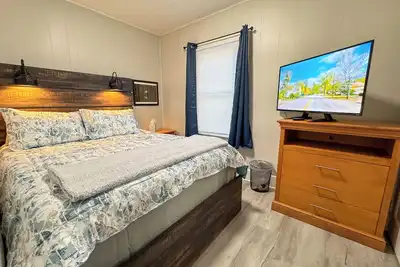 Image de New - Mins to Nashua Nh and Lowell Ma - Queen Size Beds - W/D - Pet Friendly