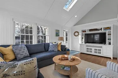 Image de Sea Glass Cottage-In the Heart of Clinton Harbor!