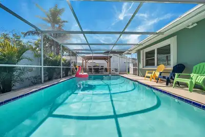 Image de Large Family Friendly Heated Pool Home w/ Outdoor Escape. Near Multiple Beaches!