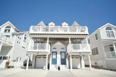 Image de 5 Bedroom home offers the perfect blend of comfort, convenience, and scenic beauty!
