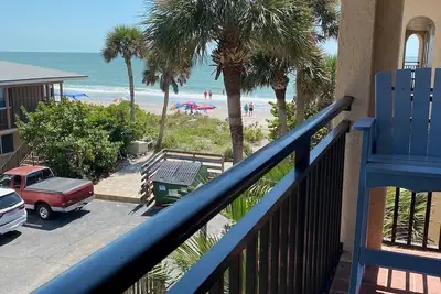 Image de Two bedroom, two bathroom condo in beachfront condo complex