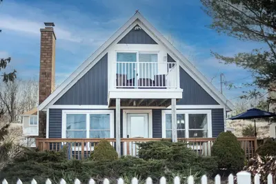 Image de Renovated Cottage w/Lake Views, Beach Access & More!
